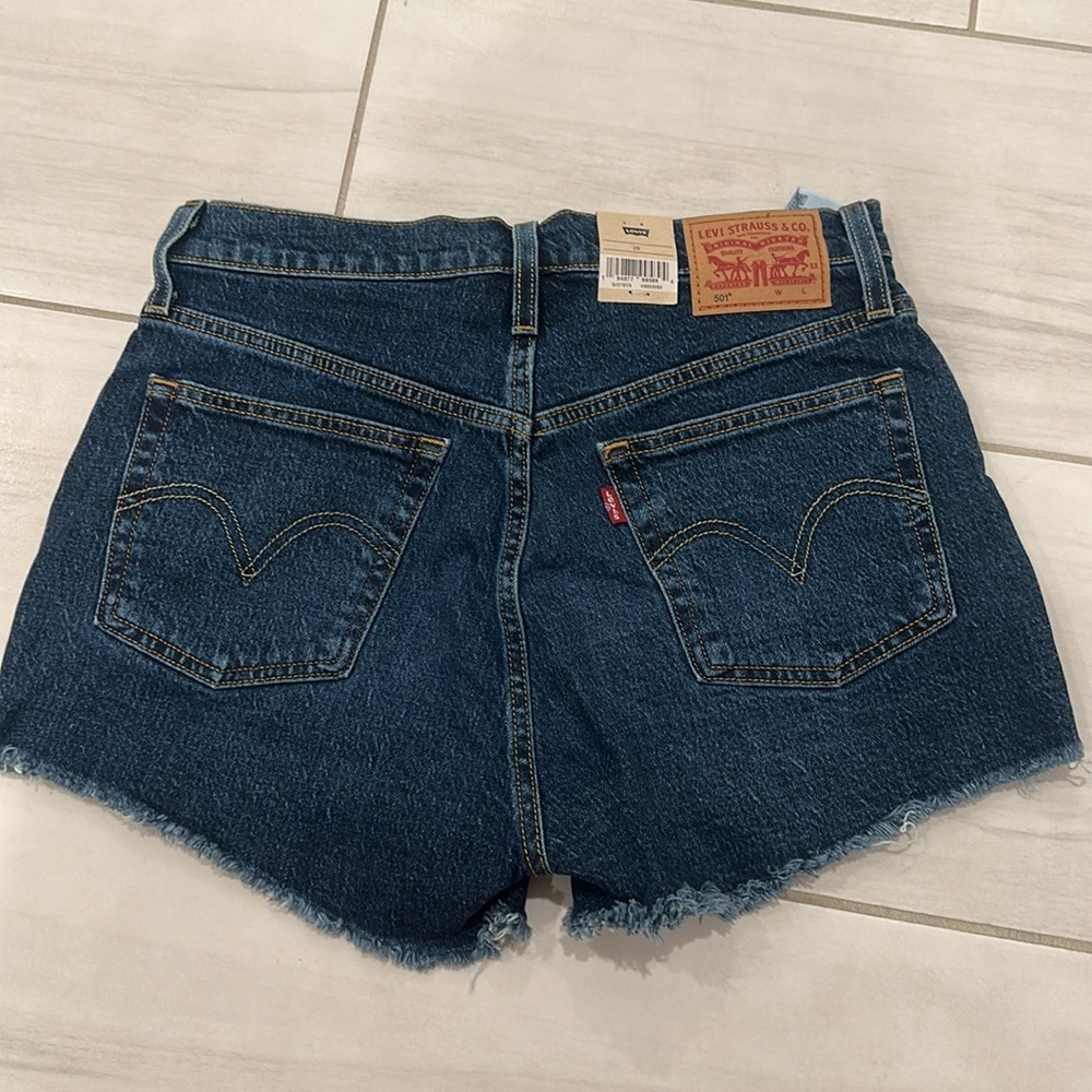 NWT Levi 501 Shorts - Picture 2 of 4